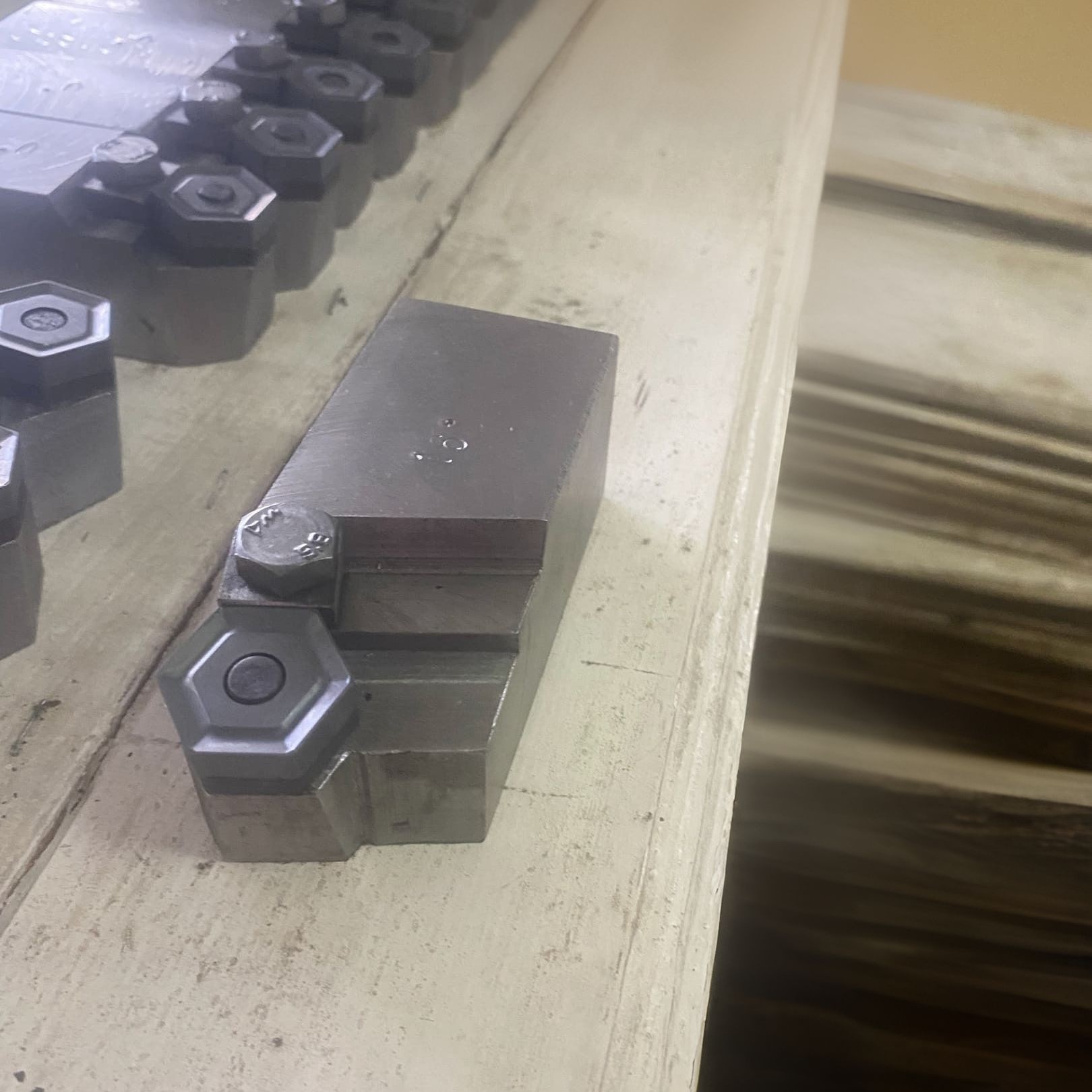Резец МПК с шестигранной твердосплавной пластиной угол 16 градусов (2)